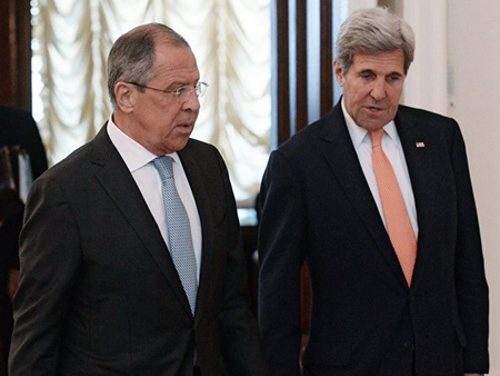 Ngoại trưởng Mỹ John Kerry và người đồng cấp Nga Sergei Lavrov.
